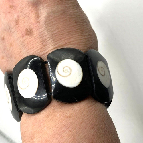 Stretchy plastic bracelet