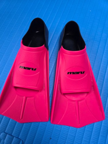 Maru flippers pink - maru, flippers,