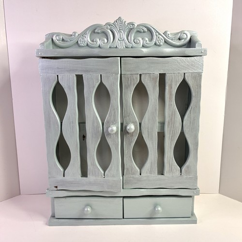 Wooden free standing shabby - free,