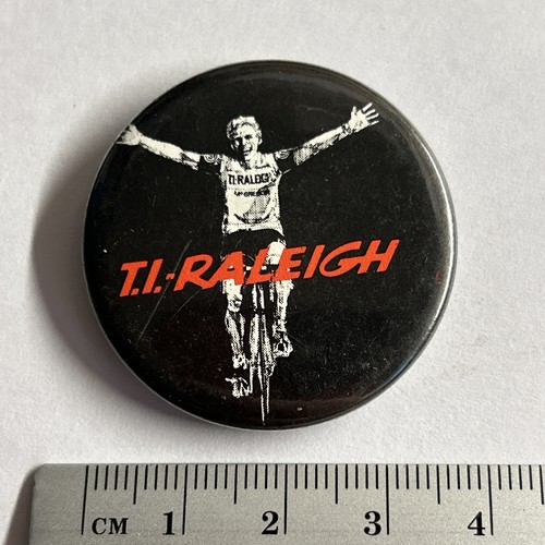 Vintage collectible pin badge - vintage,