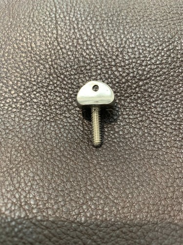Thumb screw side saddle - screw,