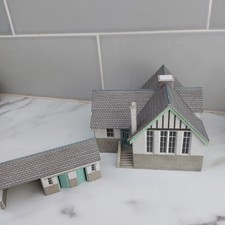 Metcalfe School Building & Toilet Block / Bike Shed Ready Made