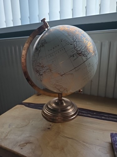 Cream and bronze globe - cream,