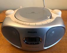 Philips AZ105S Portable CD Soundmachine Boombox & FM Radio - Silver/Cream