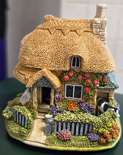Lilliput lane cream - cream, of