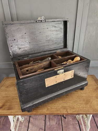 Small vintage carpenters trunk - vintage,