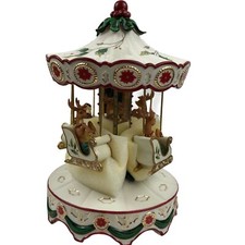 Musical Christmas Merry Go Round Carousel Here Comes Santa Claus 1999 New in Box