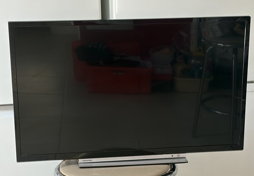 Toshiba 32inch with remote - 32inch, tv