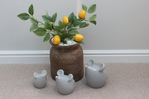 Ceramic grey white sitting - white,