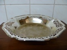 SCALLOPED EDGE, FRETTED