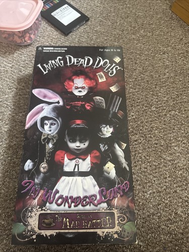 Mezco living dead dolls - living,