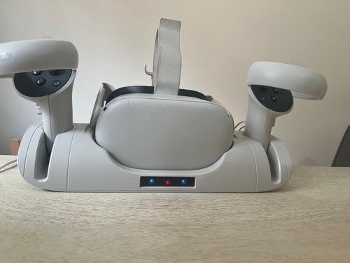 Oculus quest headset - 2,