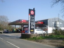 Photo 6x4 Petrol Station