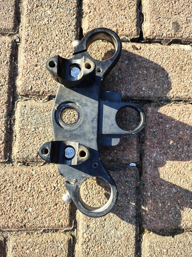 Triumph tt600 top yoke - triumph,
