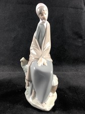 FINE NAO FOR LLADRO PORCELAIN FIGURINE ~ SEATED LADY.