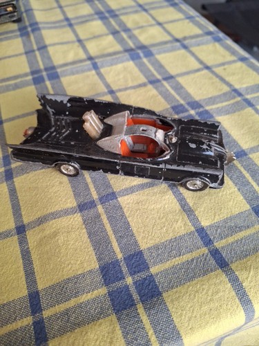 Corgi toys batman batmobile - toys,