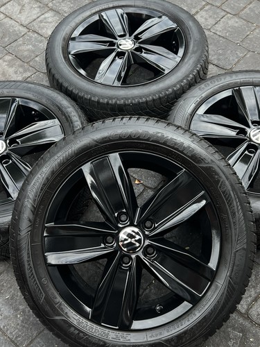 Gloss black genuine - black, vw