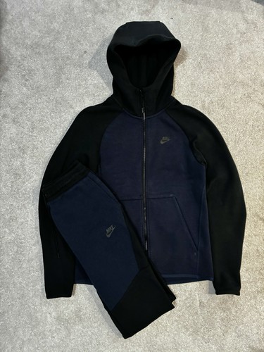 Old season nike tech fleece - season,