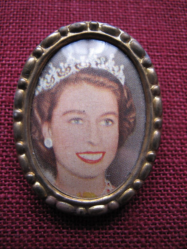 Vintage coronation brooch - (?),