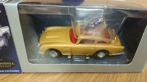 Corgi cc04206g gold james - corgi,