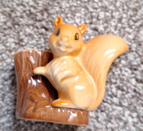 Hornsea pottery fauna - pottery, royal