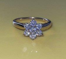 18ct gold diamond daisy
