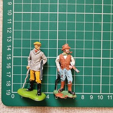 2x Vintage Britains Hunters - Gunmen - Huntsmen - Shotgun - Rabbiting