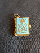 A 1902 king Edward vII coronation photo album charm, good condition.