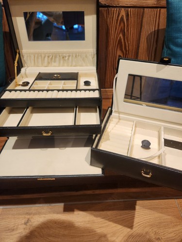 Black leatherette jewlery box - black,