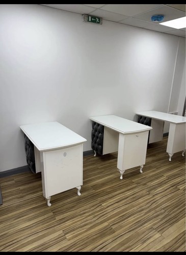 Manicure nail technician - x,