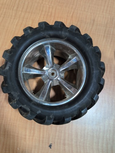 Hot bodies wheel with tires - hot,