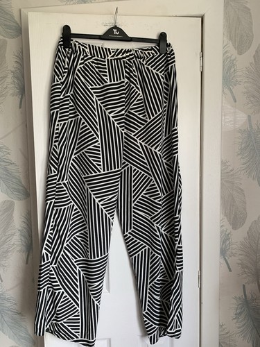 Wide leg black and - leg, white