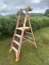 Werner 11FT REACH HEIGHT FIBERGLASS PODIUM LADDER 5FT TYPE