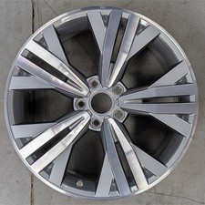 A very good 18x8 ET41 GENUINE OEM VW Passat Alltrack 3G0601025BK Kalamata