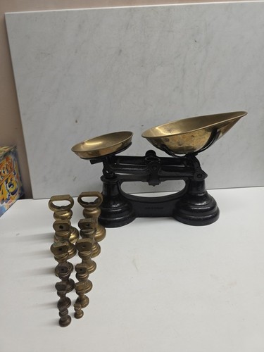 Vintage scales 12 weights - &,