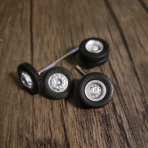 Set wheels and - of,