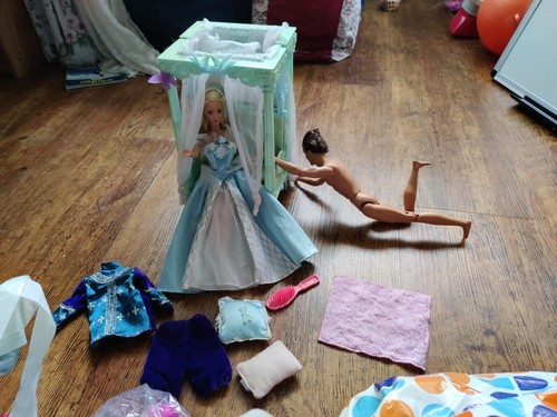 Musical bed barbie - musical, sleeping