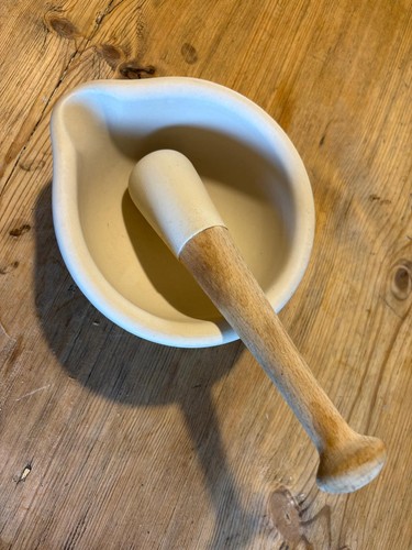 Small mortar and pestle