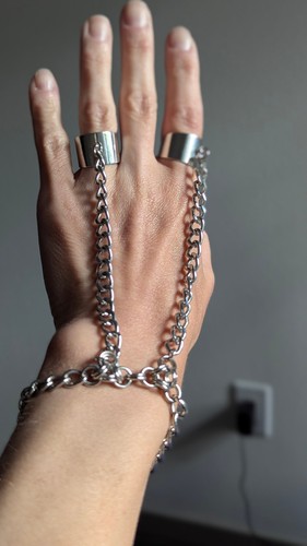 Silver tone hand - silver,