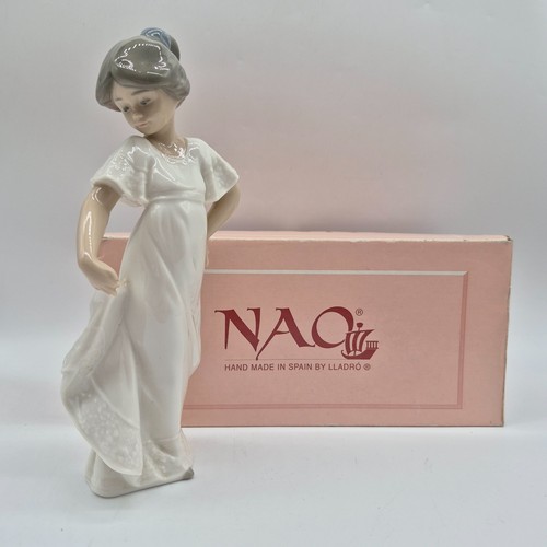 Lladro nao how pretty - lladro,