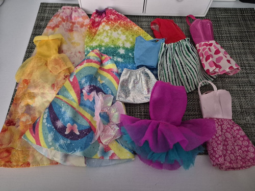 Barbie clothes bundle - ,