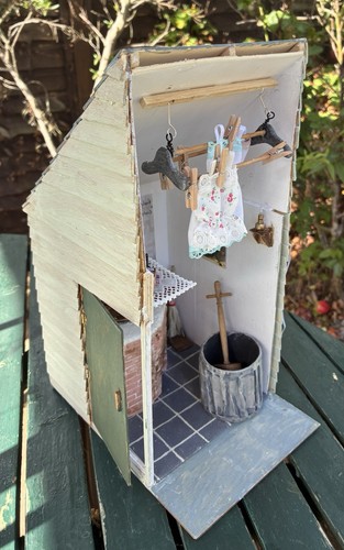 Dolls house scale - dolls,
