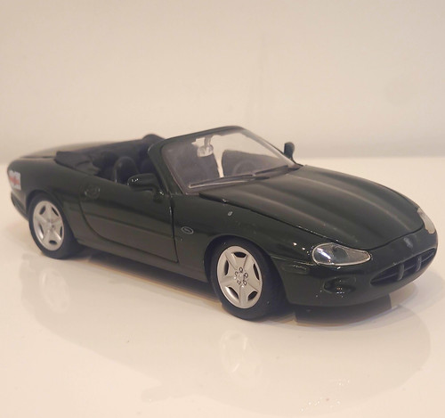 Maisto jaguar xk8 - jaguar,