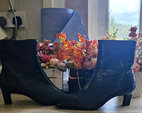 Black croc print - print, leather