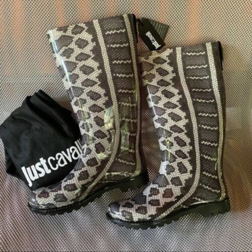 Just cavalli wellington - wellington, rain