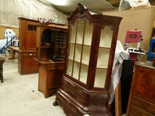 A GOOD QUALITY DUTCH BOMBE DRESSER / CABINET IN A LOVELY DEEP COLOUR WALNUT.