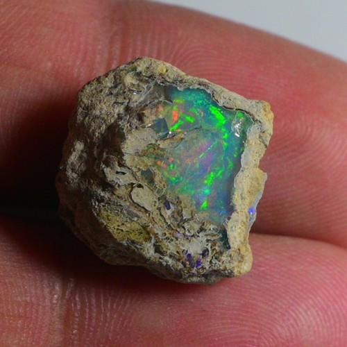 Smooth white opal rough 85 - rough, 14.85