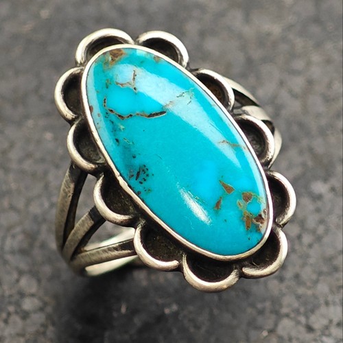 Oval turquoise scalloped - turquoise,