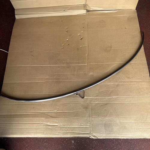 Front grille lower surround - lower,