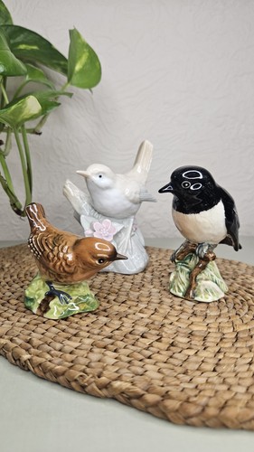 Beswick birds stonechat and - x2,